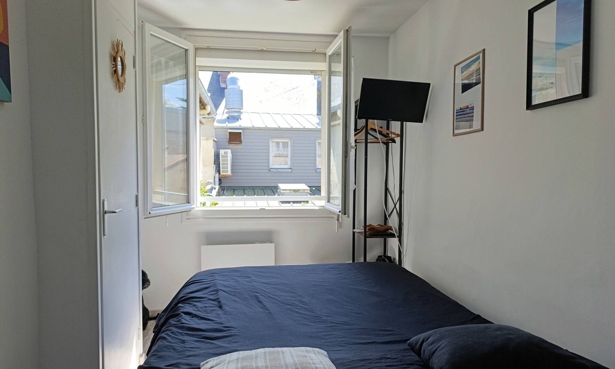 Arromanches-les-Bains Apartment | Le cocon de Neptune, studette just 20 m from the beach!