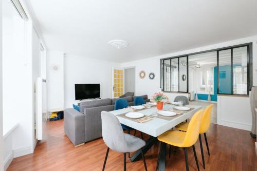 Cherbourg-en-Cotentin Apartment | Le Triplex du Vœu Spacious Apartment