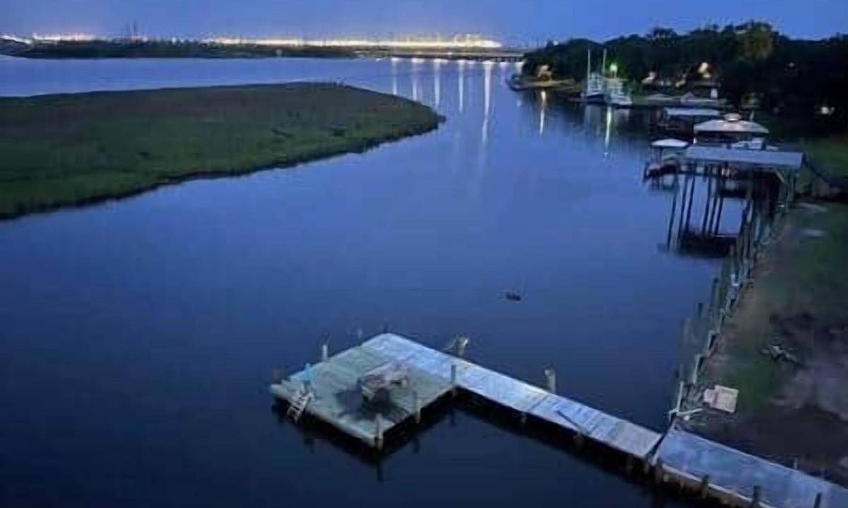 Gautier House | Legend Oaks Room 5 over the water