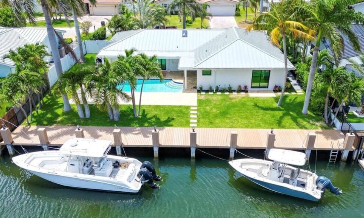 Lighthouse Point House | Lighthouse Point Waterfront Home Pool, Hot Tub, Dock 3BR 3BA Intracoastal