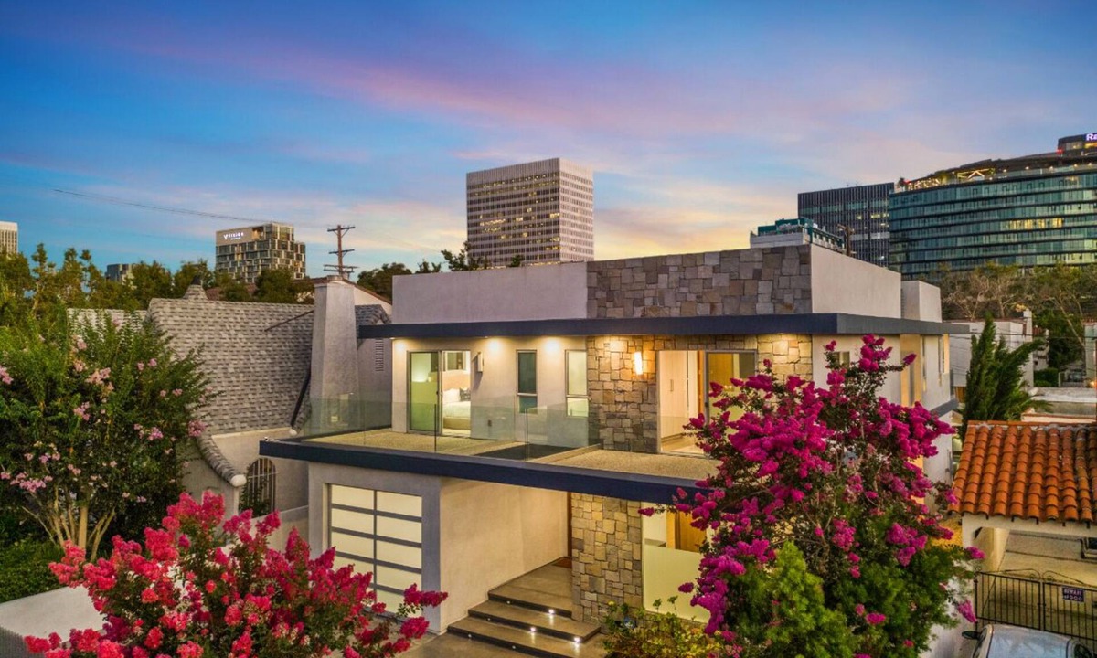 Carthay Circle House | Lindenhurst - Timeless Escape in West Hollywood with Pool