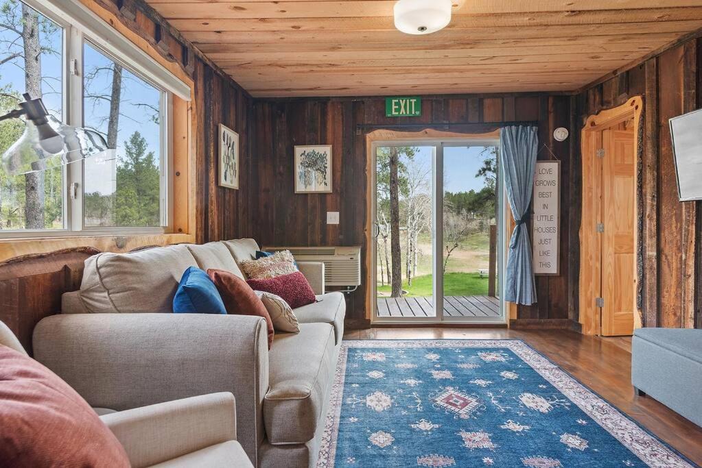 Custer House | Little Joy Cathedral Spires View BHBungalows #4