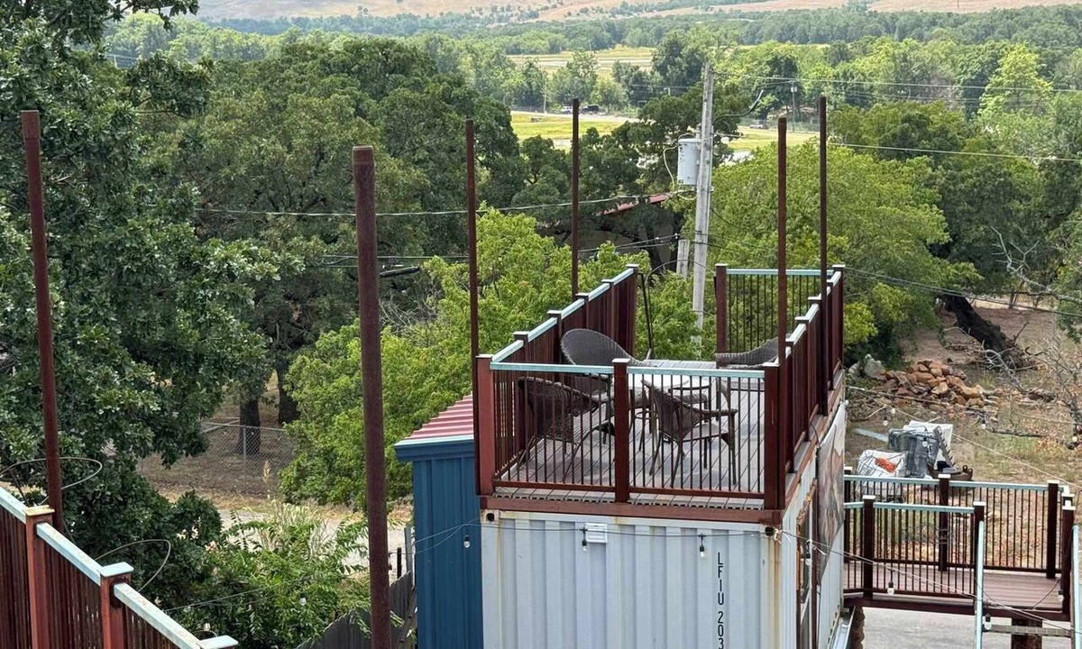 Medicine Park Apartment | LM Wildlife Rooftop house-hiking-Slps 4 w/queen bed