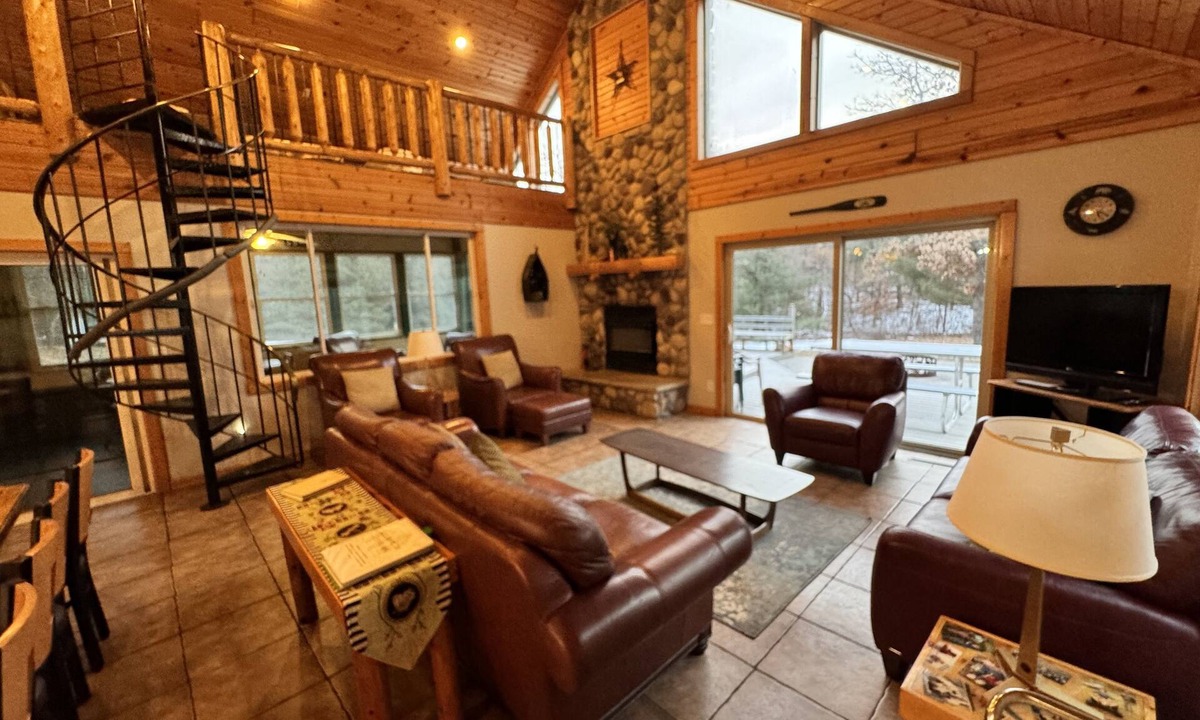 Friendship House | Location! Castle Rock. WI Dells, Golf, 5 BDR 3 Bath, 10 Acres. Sleeps 18 in beds