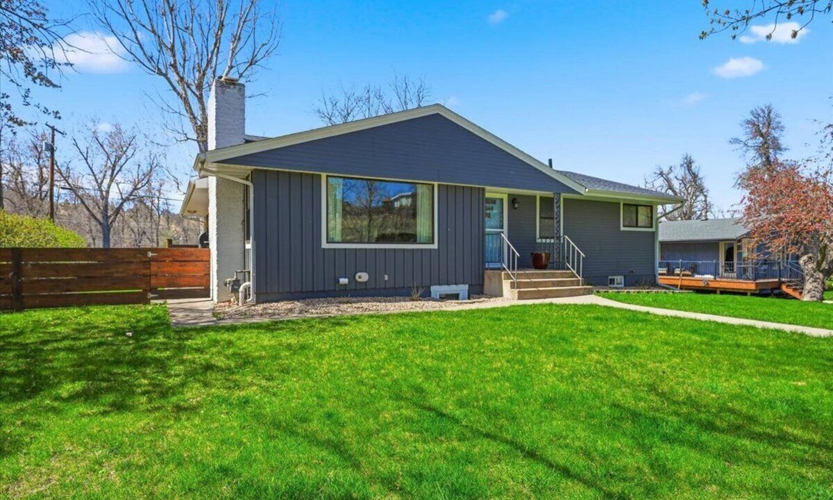 Spearfish House | Location, Location! City Park, Spearfish Creek, Walking Path and Fish Hatchery.