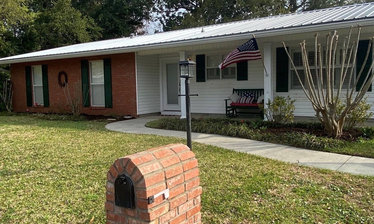 Long Beach House | Long Beach Paradise waiting for you! Pet friendly with fenced backyard! Sleeps 8