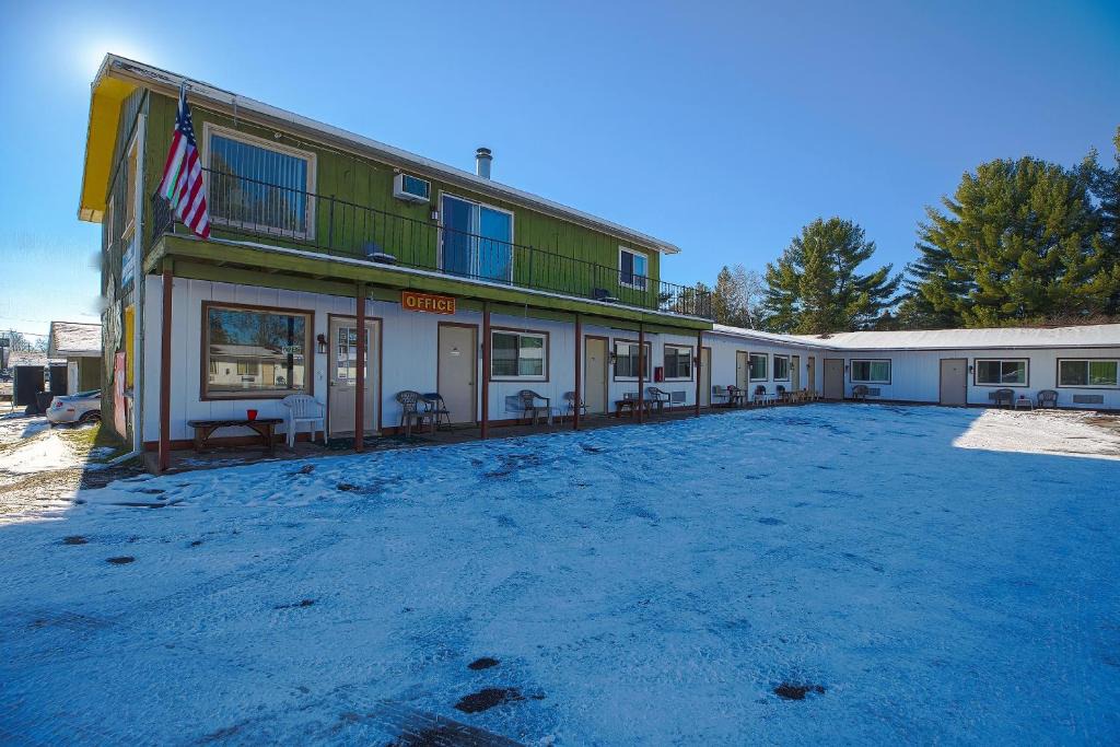 Tomahawk Hotel | Love Hotels Tomahawk by OYO at Lake Mohawksin WI