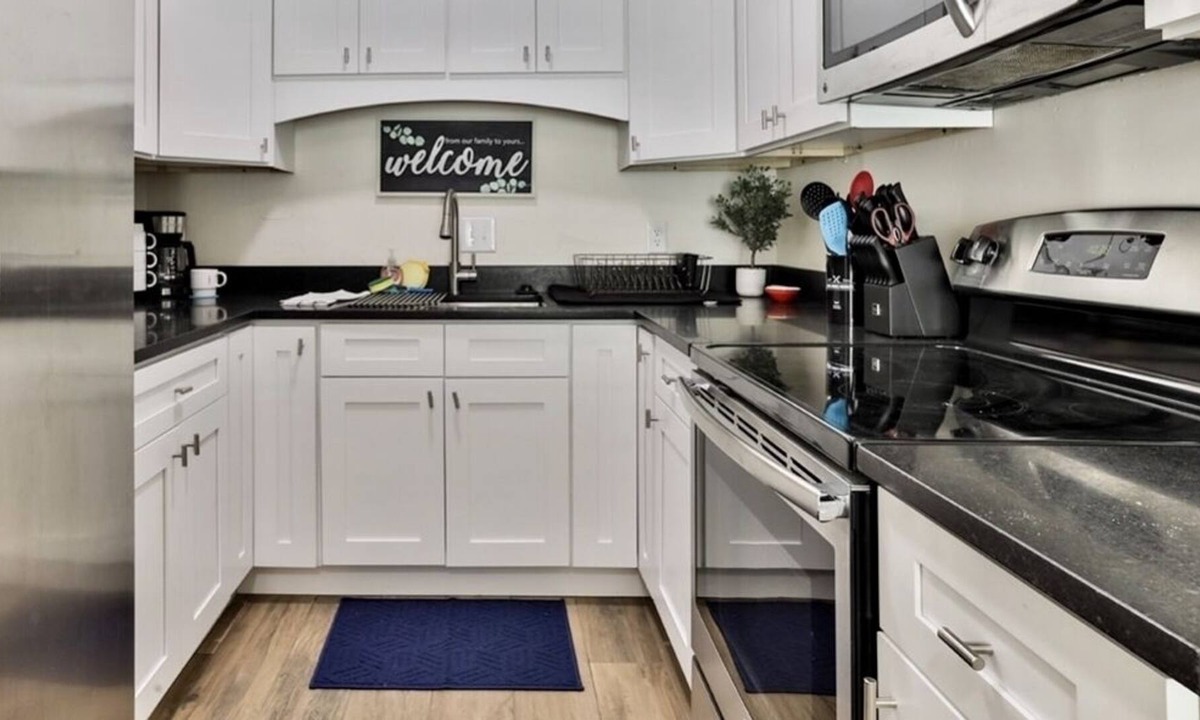 Seabreeze Historic District Apartment | Lovely 2 Bed/1 Bath Condo Minutes from beach