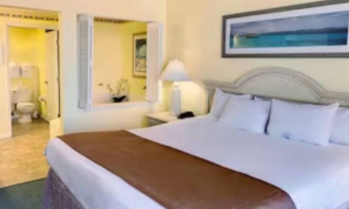 Seabreeze Historic District Villa | Lovely 2 bedroom condo on the beach
