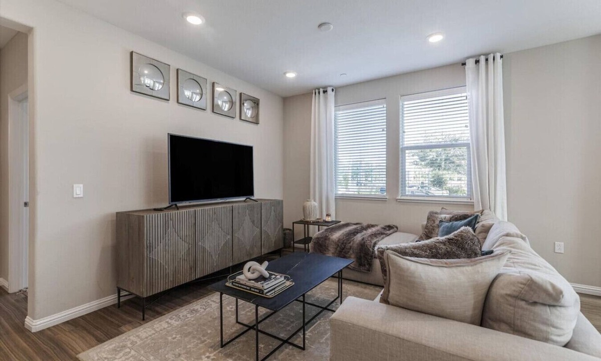 Edenvale Apartment | LUXE 2BD Condo w/Amenities