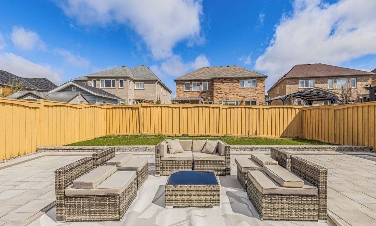 Bradford House | Luxe and cozy 4 bedroom house with all amenities for your stay