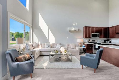 Birmingham Apartment | Luxe Condo Overlooking Park