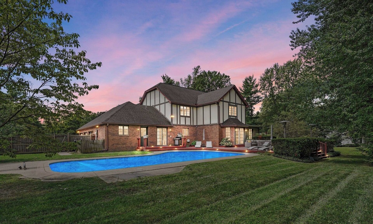 Terre Haute Villa | LuxeVilla: Pool, Games, Hot-Tub, Sauna, Pets ok