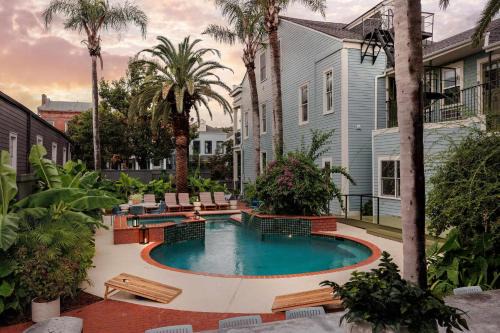 Lower Garden District House | Luxurious 9BR Inn Heated Pool & Spa