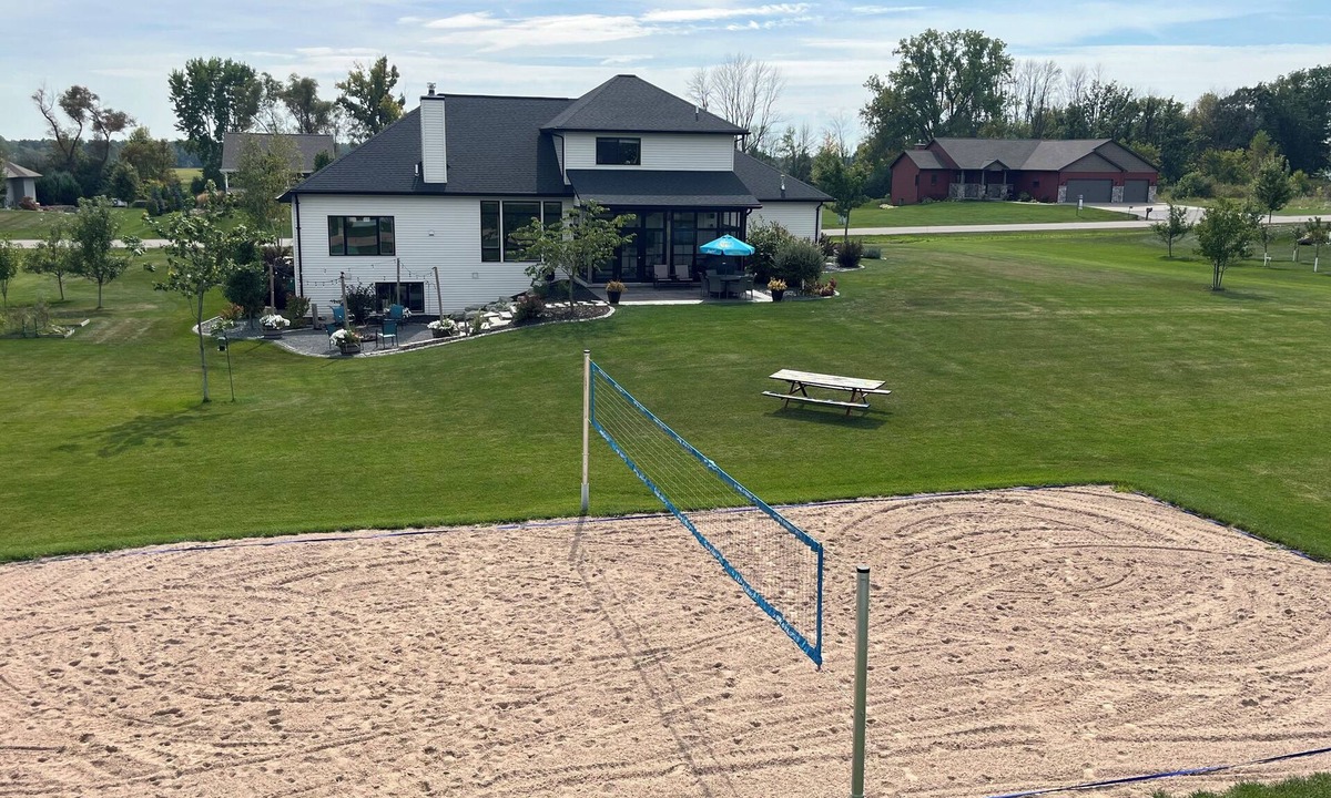 Butte Des Morts House | Luxurious and Spacious 5-bedroom house - Only 35 Minutes from Lambeau Field!
