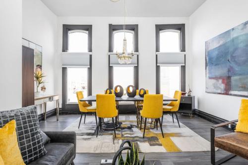 Crawfordsville House | Luxurious Downtown Penthouse Great Views