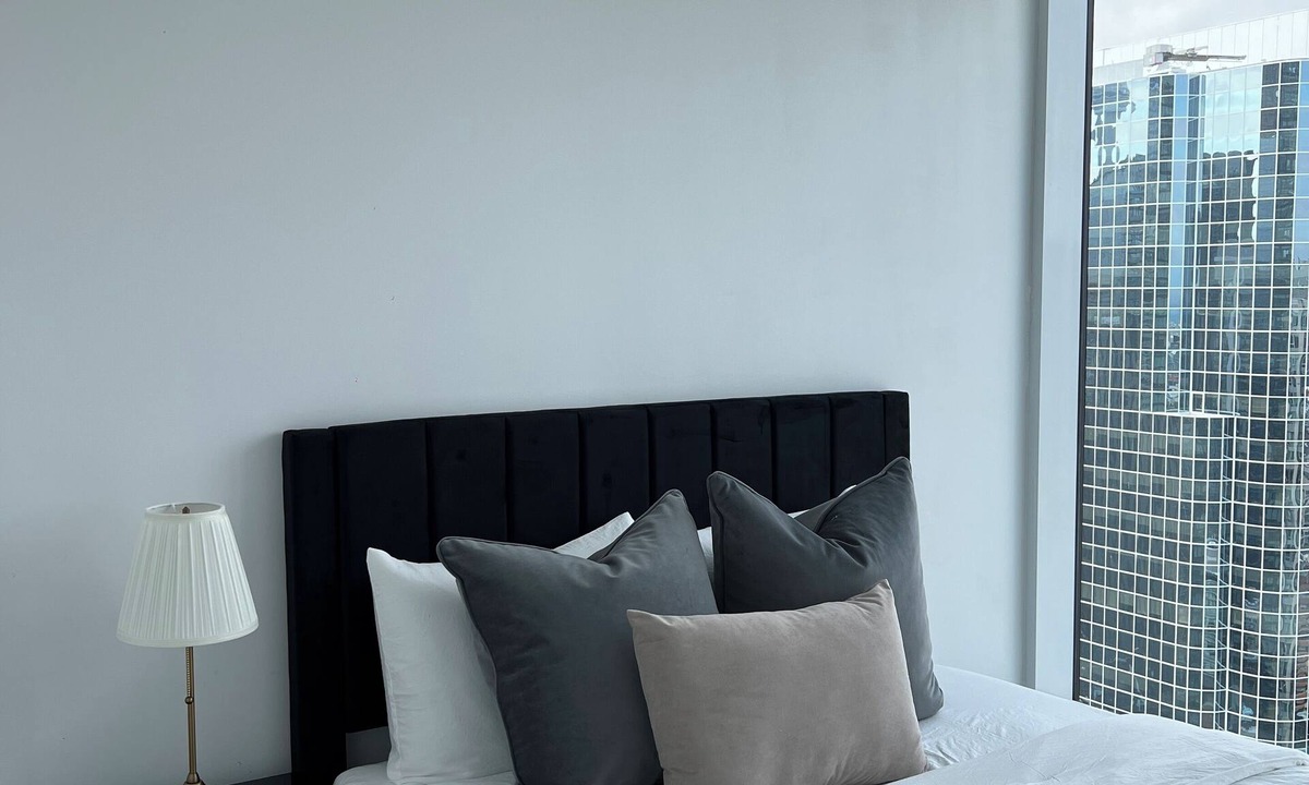 Bramalea House | Luxury 1 bedroom Cityscape - 14 York Street, Toronto