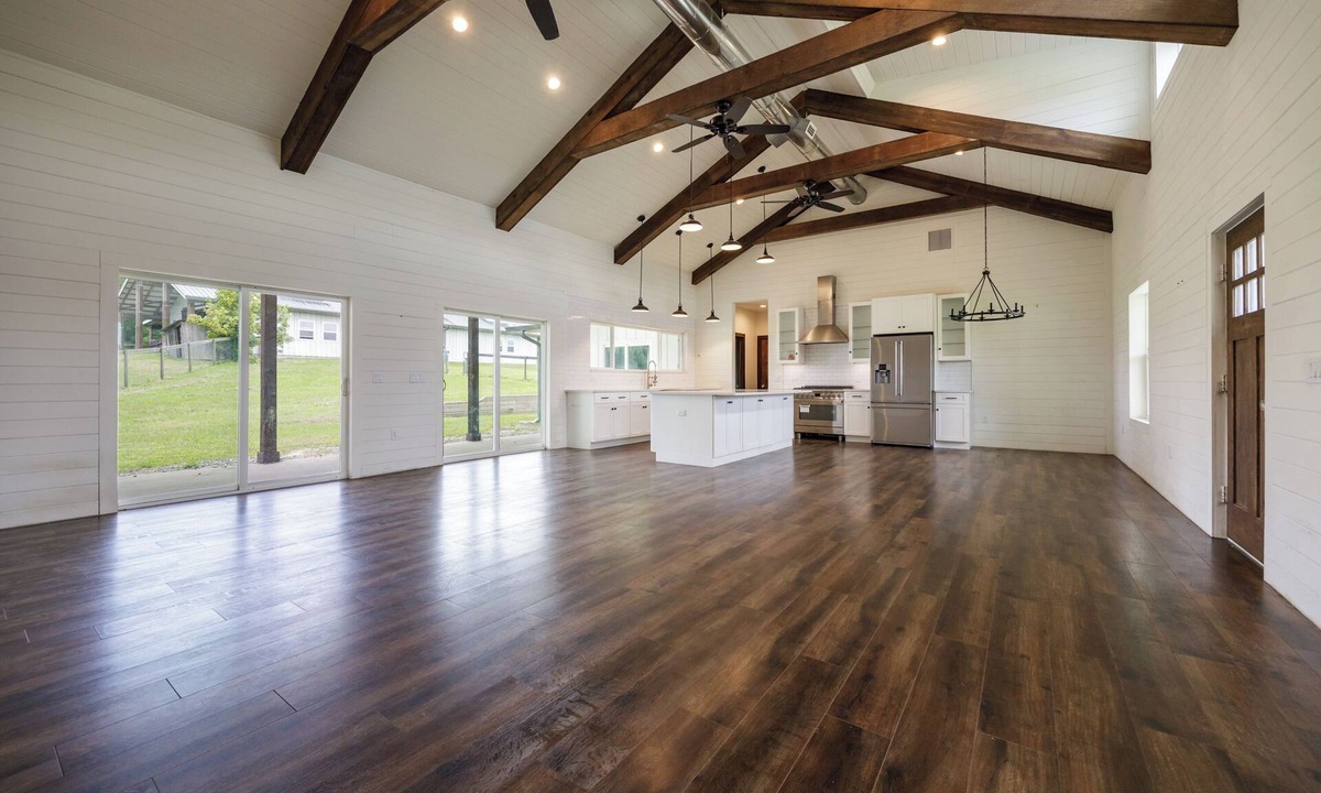 Alachua House | Luxury 6ac Estate: Barn & Dog Yard. WEC/UF/Springs