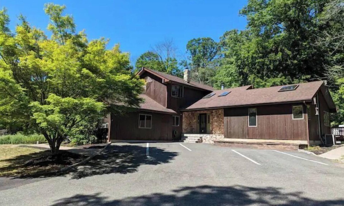 Hopatcong House | Luxury 6BR Escape Near Lake State Park