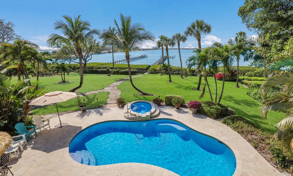 Bradenton House | Luxury Bayfront Retreat w/Guest House, Game Room & 150 Ft Waterfront