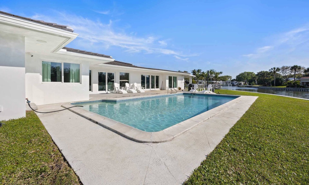 Forest Isles House | Luxury Beachside 4BR/3BA Waterfront Home