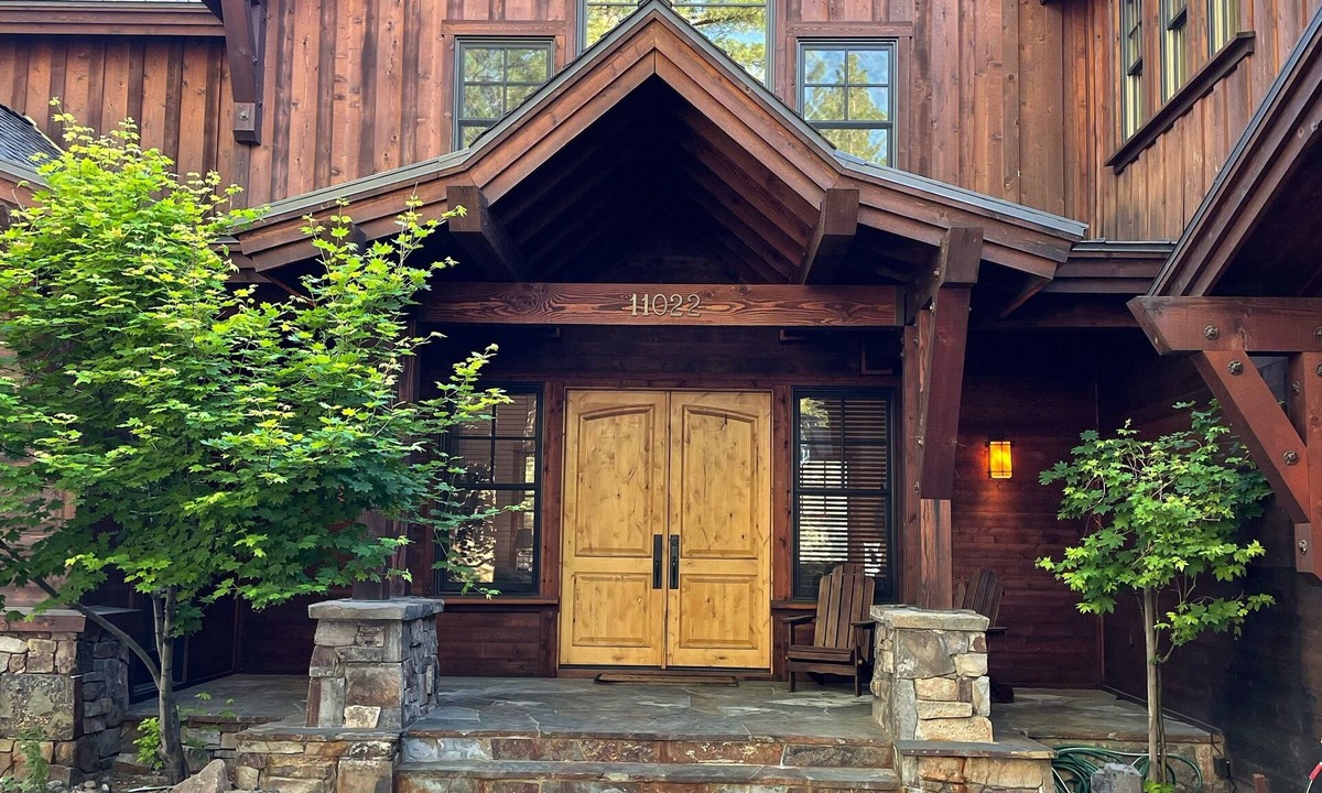 Truckee Cabin | Luxury Getaway at Gray's Crossing - Overlooking Golf Course - Monthly Rental