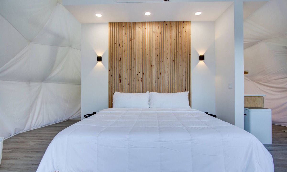 Pearcy Cabin | Luxury Glamping Dome “Sol” in countryside with hot/tub near Hot Springs