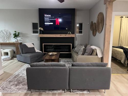 Harters Heights House | Luxury Notre Dame Home w/Hot Tub, Fire Pit & Game Day Location
