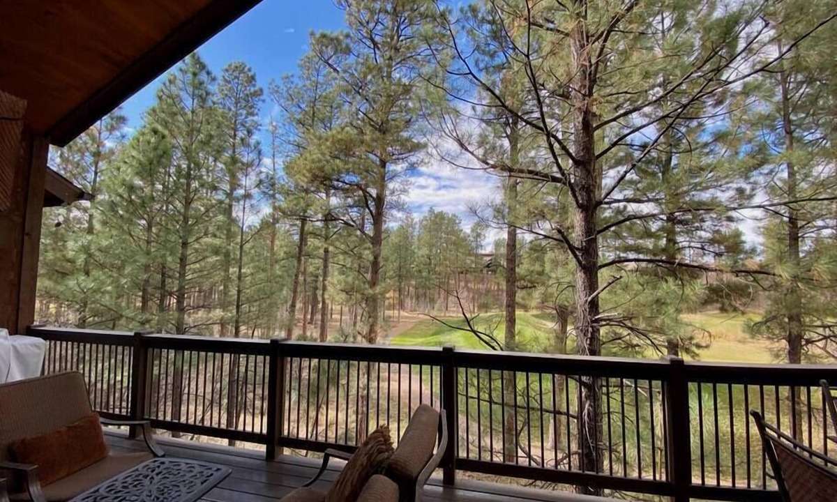 Torreon Cabin | Magical Torreon Treehouse w/Arcade on Golf Course