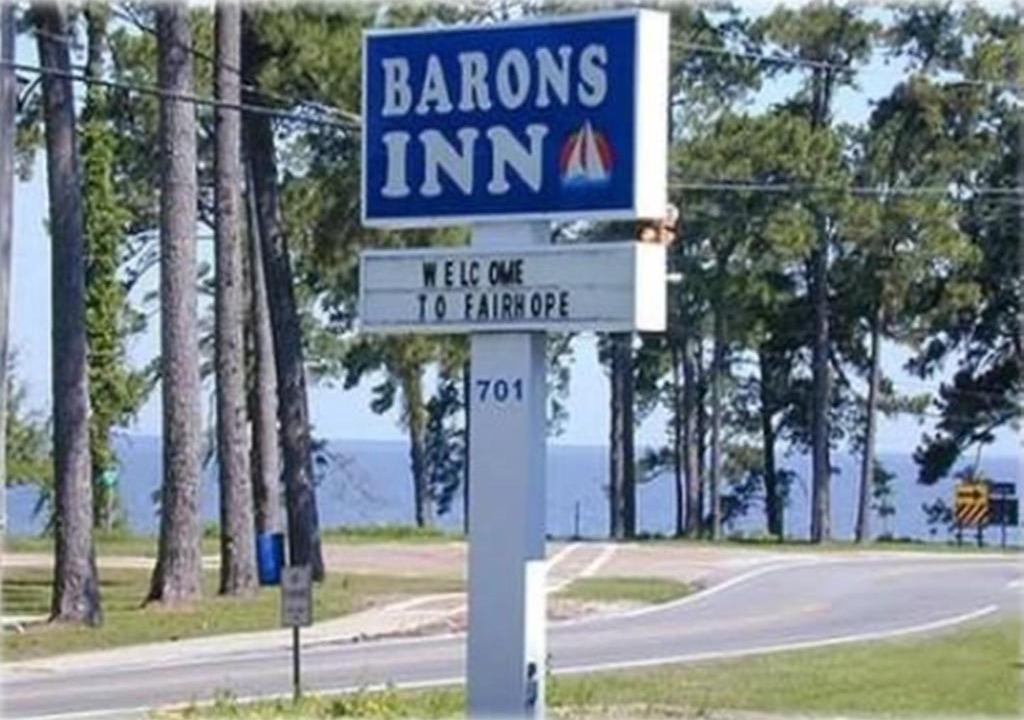 Fairhope Hotel | Magnolia Beach Inn - Fairhope