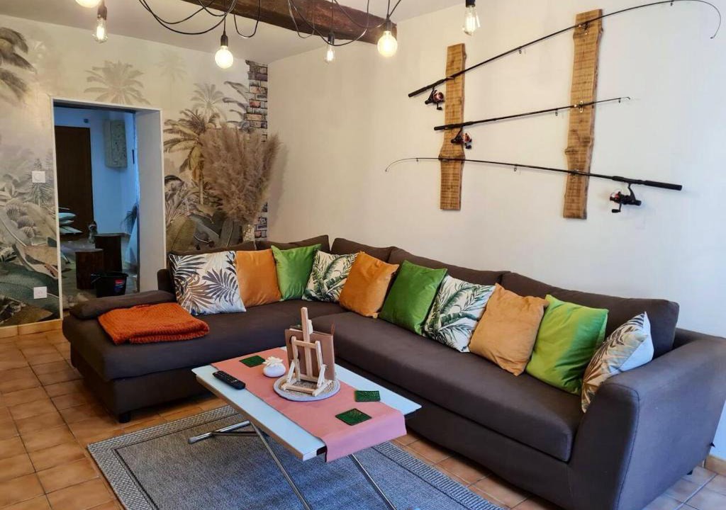 Deville House | Maison chaleureuse à Deville avec terrasse et parking gratuit