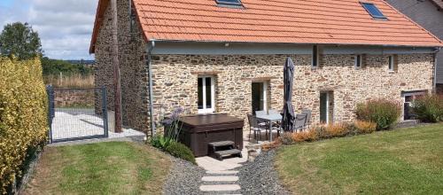 Saint-Ebremond-de-Bonfosse House | Maison rénovée dans le bocage Normand avec jacuzzi