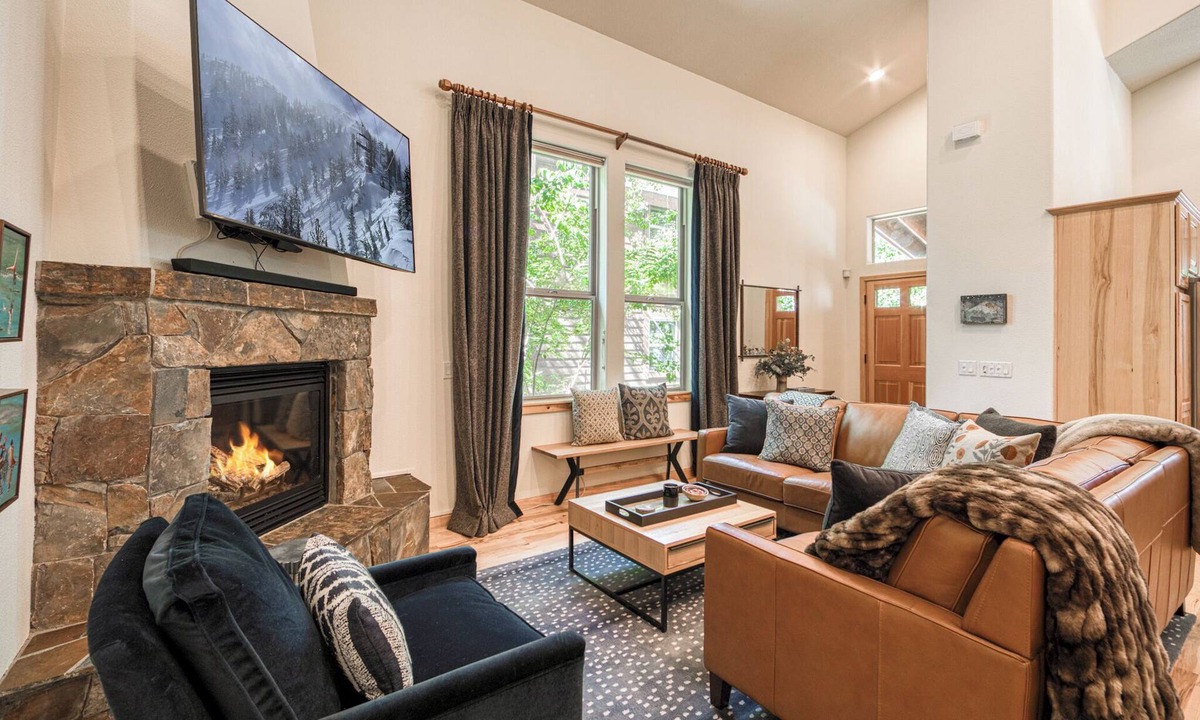 Truckee House | Maple Crest at Winter Creek by Tahoe Getaways - Pet Friendly 3 BR w Bonus Room