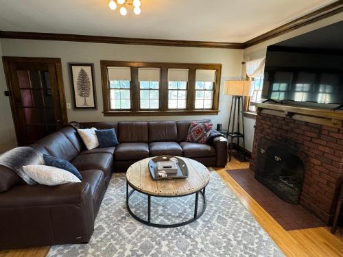Rochester House | Mayo Clinic - 3 King bed - 2 Full Bath - Free Park