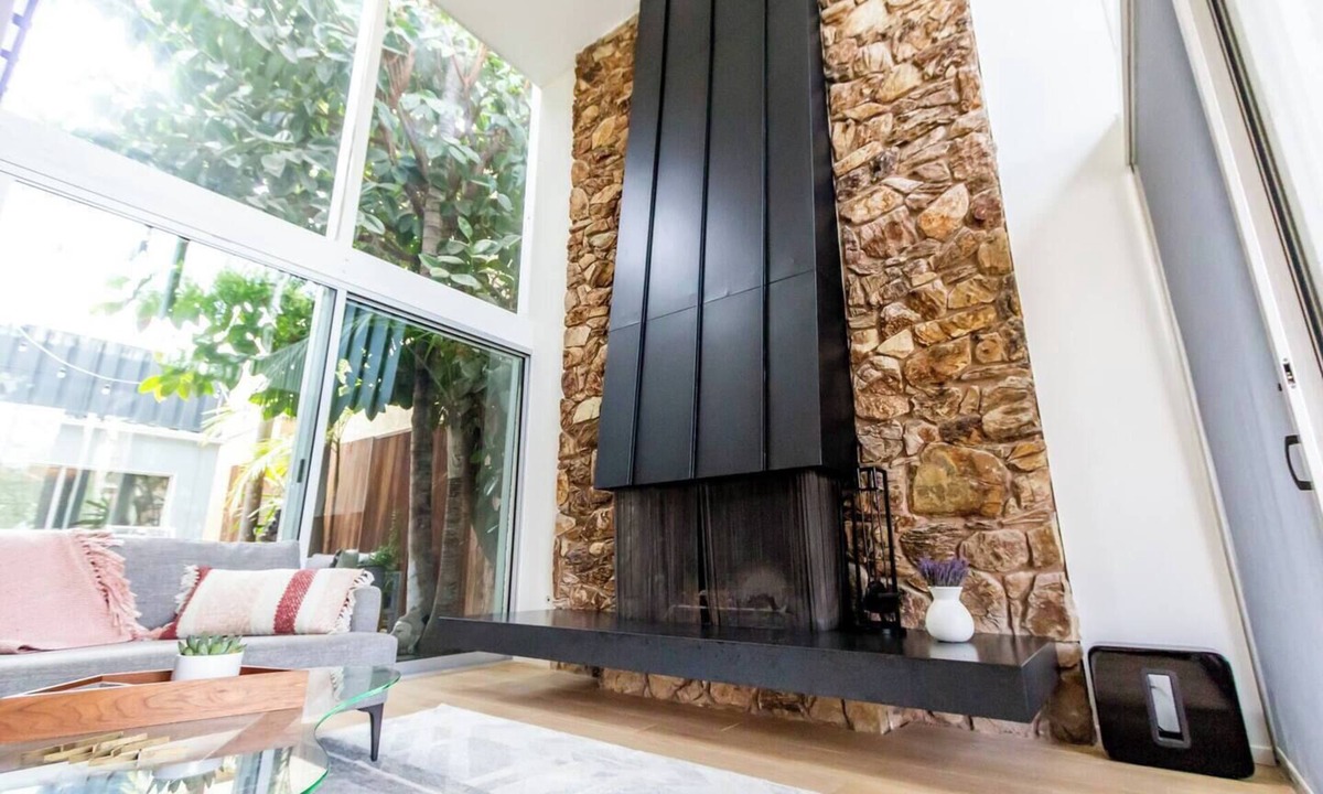 Naples House | MCM modern architectural gem four houses from the bay in Naples, Long Beach.