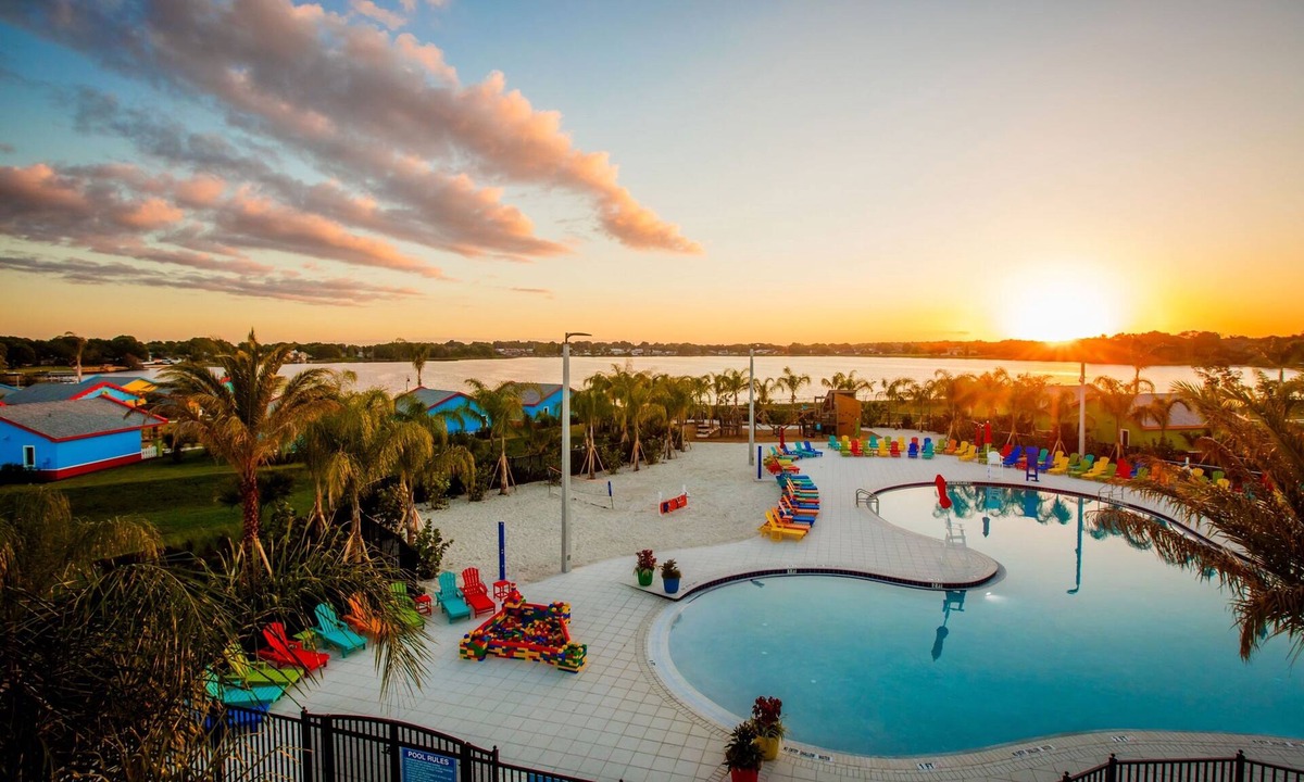 Cypress Gardens Hotel | Medieval Dream Stay, Kingdom Themed Room, Onsite LEGO Fun, 2 Rooms