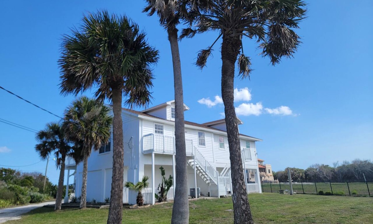 Melbourne Beach House | Melbourne Beach 2-bedroom townhome on a a 1.2 acre ocean front property