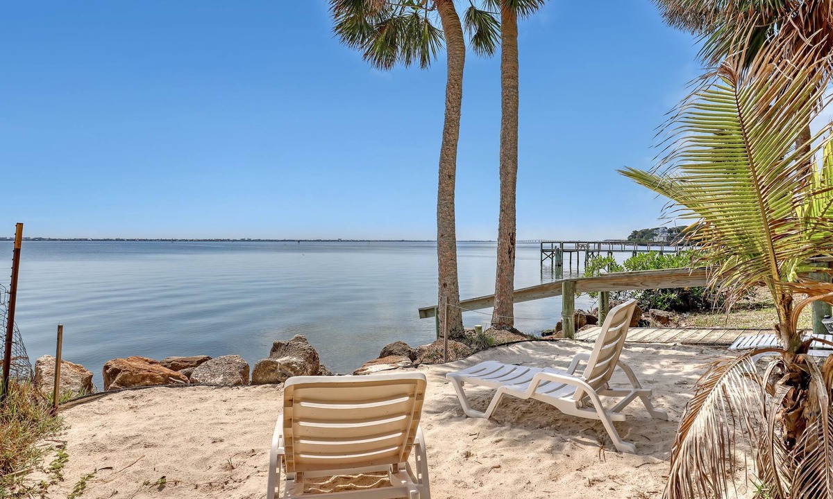 Sunny Point Apartment | Melbourne Waterfront 1 Bed 1 Bath Entire Apartment O