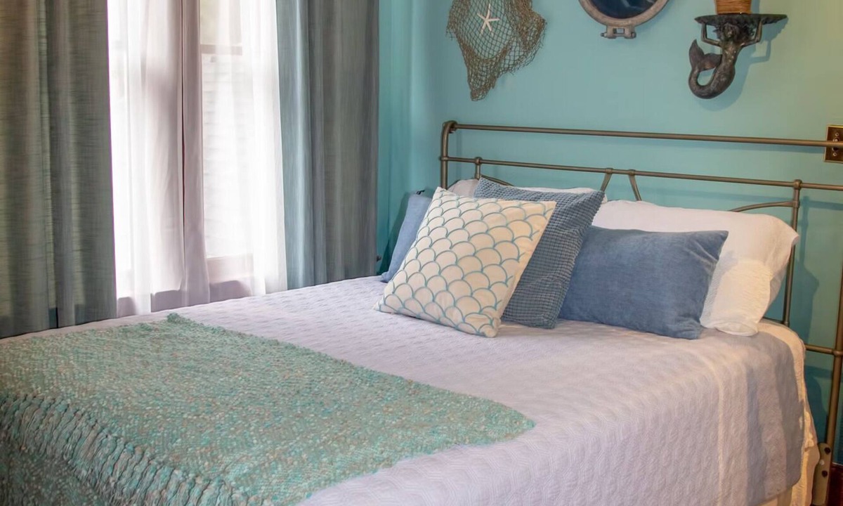 Oakland House | Mermaid Room in Central Florida's Historic Gem & wedding venue- The Oakland Manor House