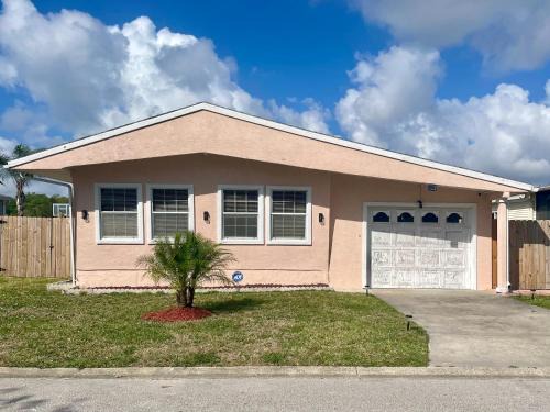 South Daytona House | Mia Rose