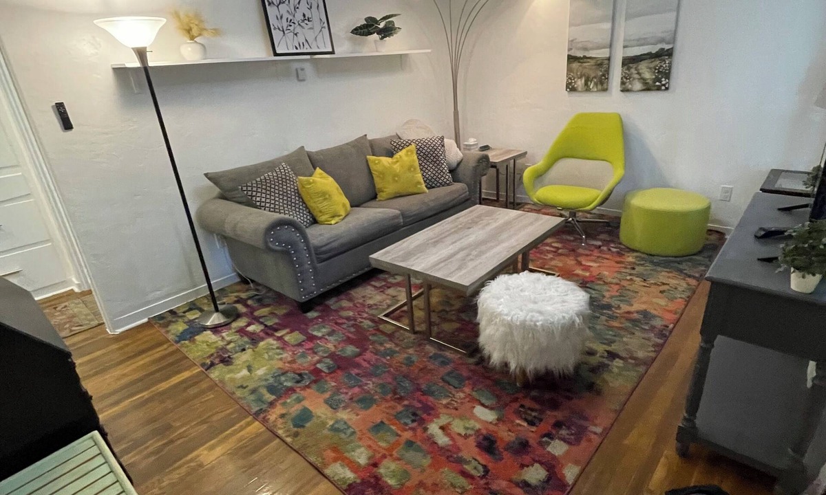Spruce Park Apartment | Middle nest - Stylish 1BR – Walk to UNM & Hospitals – w/Parking !