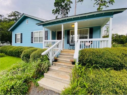 Glenview-Pinegrove House | Midtown Cottage- Walk to Whole Foods