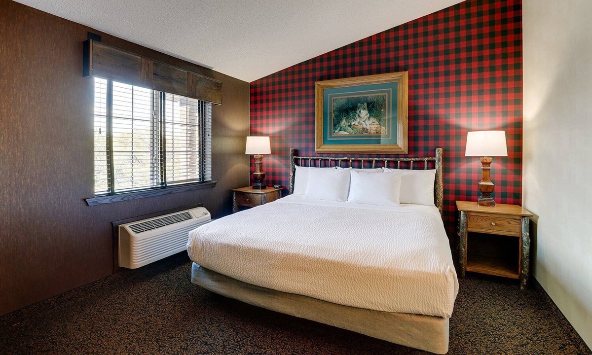 Johnston Hotel | Midwest Lodge Escape w/Kitchenette + Pool and Gym Access