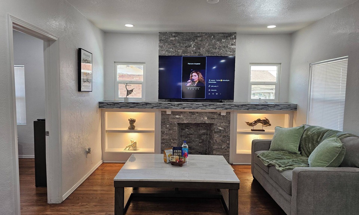 El Paso House | Minutes from downtown, airport, fort bliss, restaurants , entertainment, Central