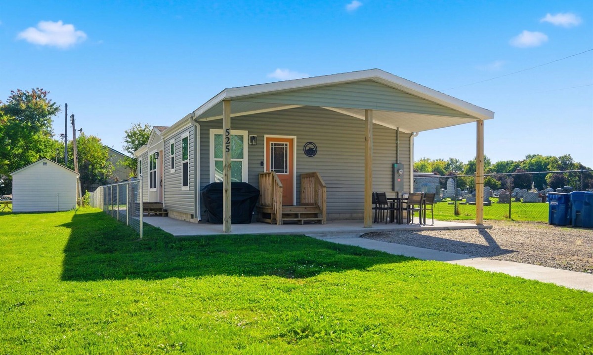 Port Clinton House | Modern 3BR Home — King Suite, Fire Pit, 5 Min to Lake Erie Beach
