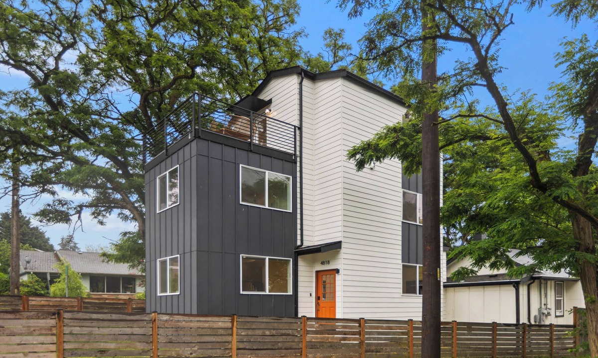 Mid-Beacon Hill House | Modern 3BR house. Near downtown Seattle attractions. SeaTac Airport