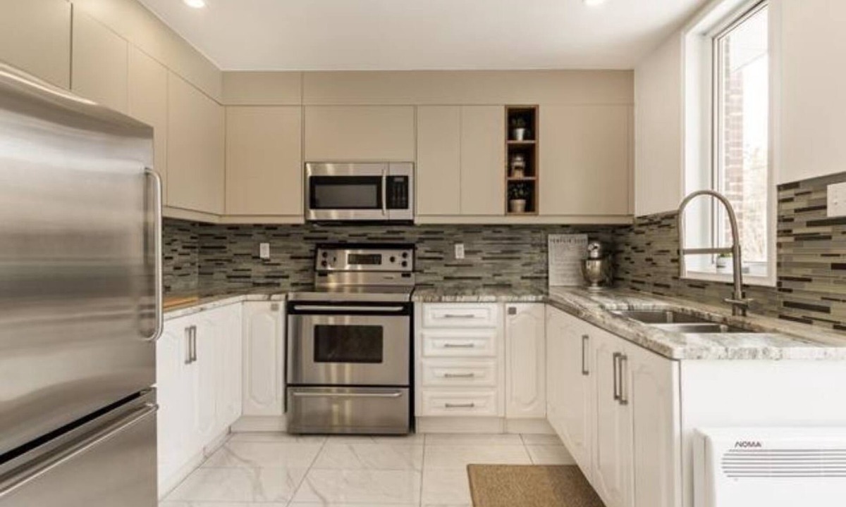Laval House | Modern 3BR Laval Home | Free Parking | Perfect for Families