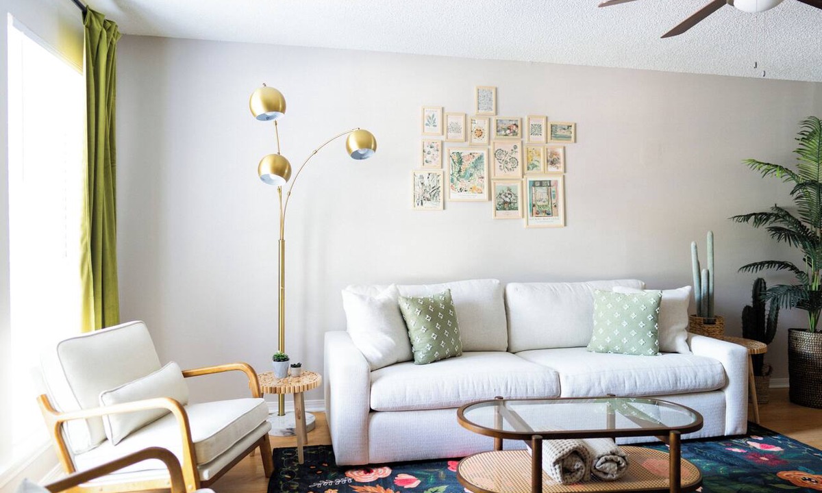 Mobile Apartment | Modern Chic 2BR | Downtown Living & Pet-Friendly