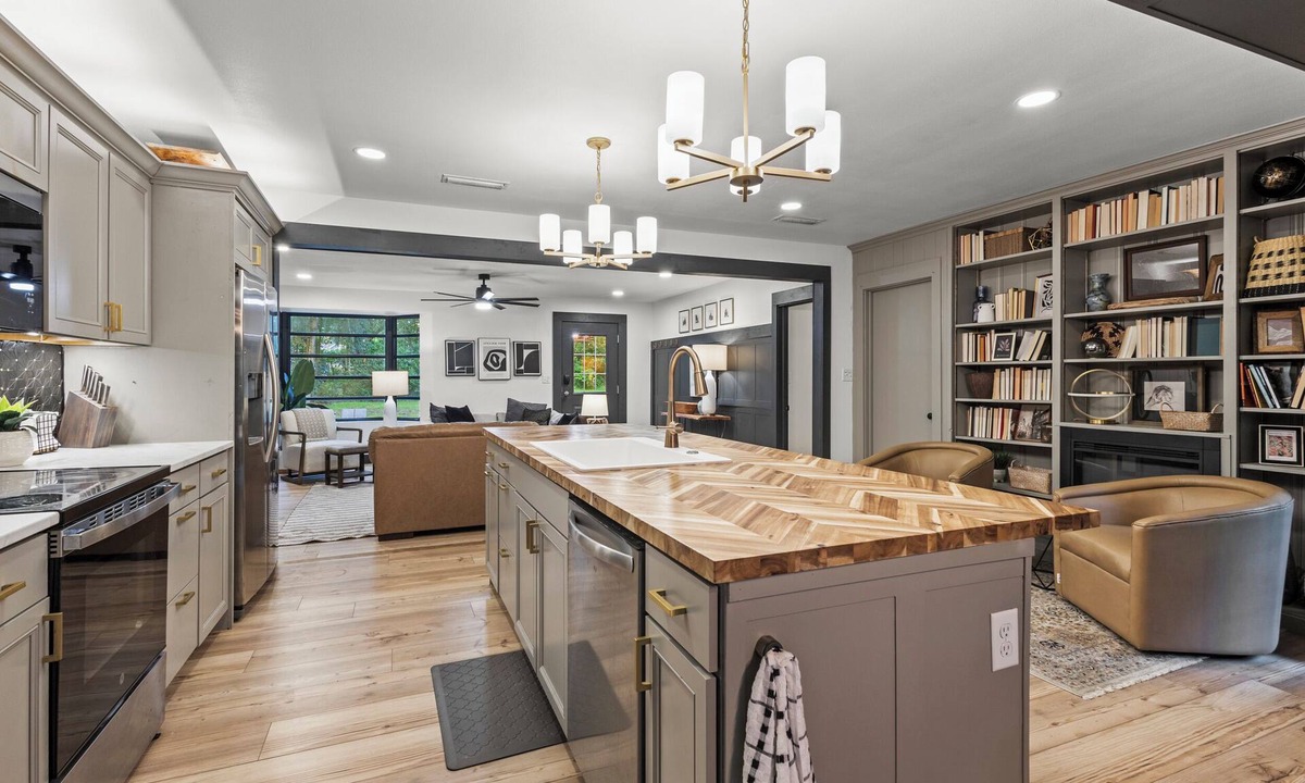 Gainesville House | Modern Farmhouse Retreat Near UF