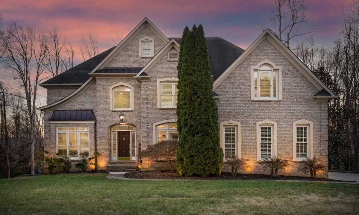 Summerfield House | Modern Getaway near PTI Airport - Theater & Games